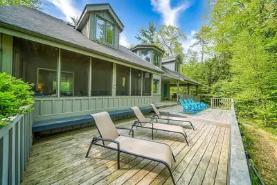 Image de The Kayak Cottage - a nature retreat on the river, in the woods, near the beach.