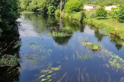 Image de Le charme tranquille d'une grange convertie sur les rives de la Gartempe.