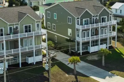 Image de Ocean and Sound Views! Beach Access less than 1000 feet away!