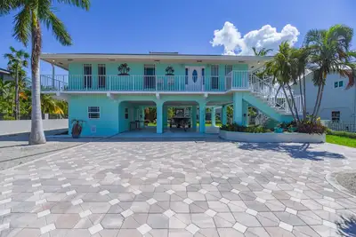 Image de 3 Bedroom 2 Bath Pool Home with Boating