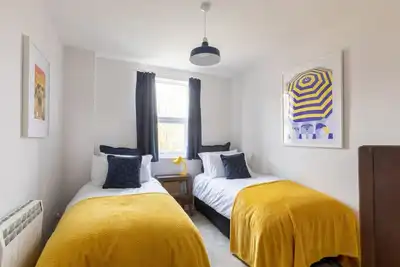 Image de Large top flr 2 bed Apartment
