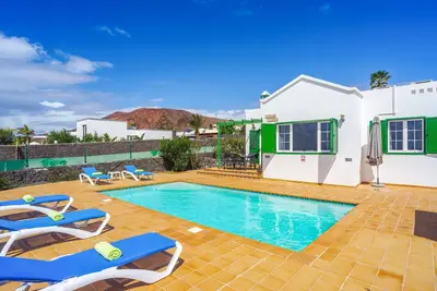 Image de Villa Femes - Trois Chambres Villa, Couchages 6