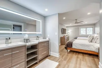 Image de Spacious Condo 3 Min Walk to Gondola