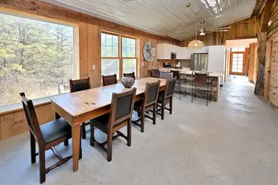 Image de Renovated Rustic Lodge/Historic property. \nHike, fish, star gaze. w/artist studio