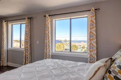 Image de The Bright, Sunny Beach Tower House