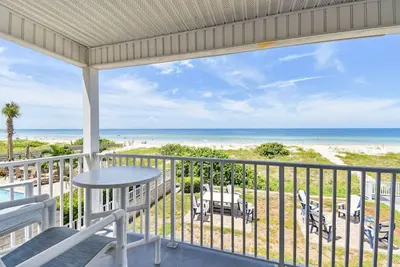 Image de Oceanfront Oasis with Private Elevator!