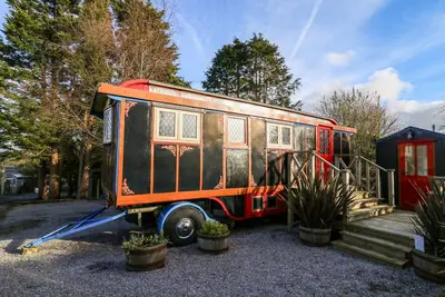 Image de Dolly The Circus Wagon, pet friendly, with open fire in Brynhoffnant