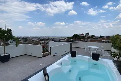 Amazing Apartment With Jacuzzi and City Views!