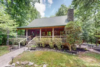 Image de Escape to Oakwood Hideaway: Cozy Cabin w/HotTub on 18 Acres near Nashville!