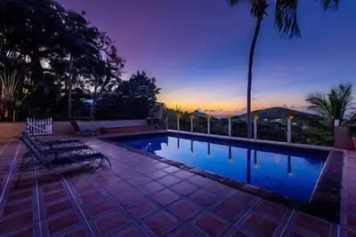 Villa Guava: Pool, Ac, 2 King Br, near Beaches