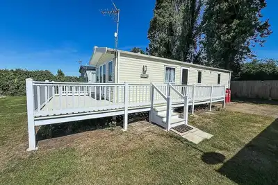 Image de Gorgeous 6 berth caravan with decking area, Dovercourt Holiday Park ref 44510a