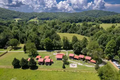 Image de Tail of the Dragon Resort Cabins Mountain View #6