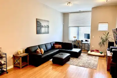 Image de Cooper Young 2 Bedroom Condo - Location + Security