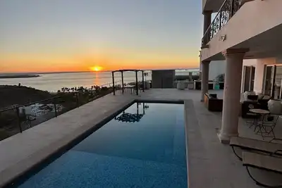 Image de Casa Carousel! Stunning La Paz Villa - Perfect for Large Groups! Views + more