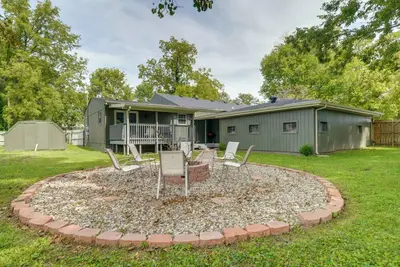 Image de Walk to Boat Ramp: Fenced Home in Jeffersonville!
