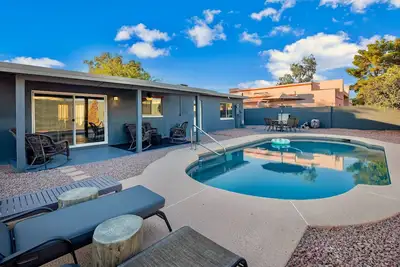 Image de Sunshine Escape: Spacious 4br Home with Heated Pool in Prime Scottsdale Location