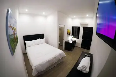 Image de Queen Room #5 for 2 people