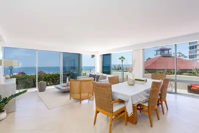 Image de Beautiful Beach Front Terrace!