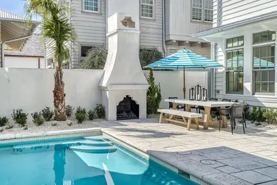Image de \"Poppy's Cottage\" in Rosemary Beach, Private Heated Pool, Carriage House, Bikes