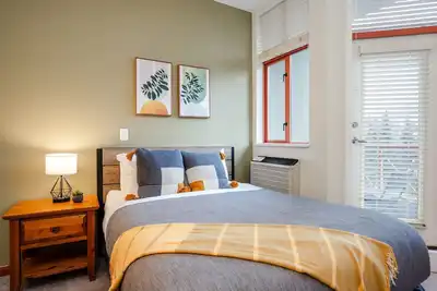 Image de Studio | Alpenglow Lodge | Private Balcony w/ Mountain views | Ac | Gym | Central Location