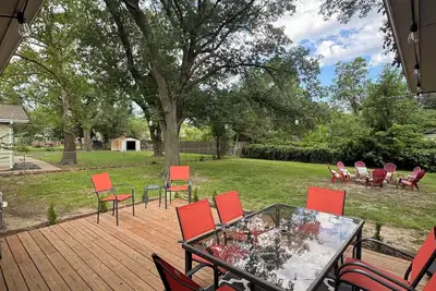 Image de Near Wsu: Bumper Pool and Fire Pit! Hosted by Homes by Cnj