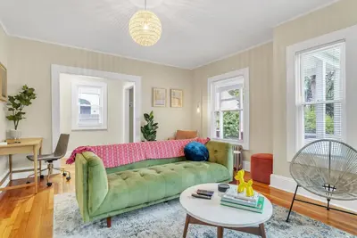 Image de Stylish 4br 2 Bathroom Home in Forest Park