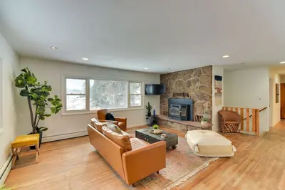 Image de 6 Mi to Staunton State Park: Conifer Home w\/ Deck