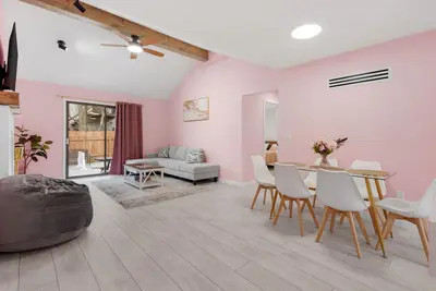 Image de Modern Luxury Escape with Mini Golf + Game Room