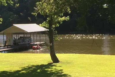 Image de Escape to our quiet river house on Bluewater Creek.