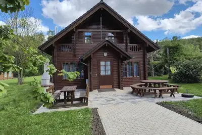Image de Maison de vacances 'Holzhaus - Am - Silbersee' avec terrasse privée, jardin privé et Wi-Fi