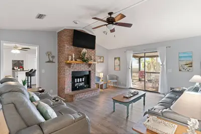 Image de Marshfront pet-friendly home!