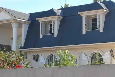 Image de Villa de caractère de 600m2 tout près de Valence (Métro\/accès voie rapide)