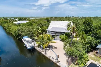 Image de Very Private 3 Bedroom \/ 2 Bath Canal Home in Little Torch Key w\/ Private Pool