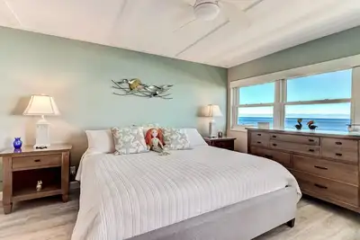 Image de Sunrise Serenity: Oceanfront Condo Oasis!