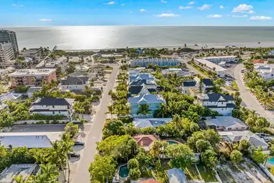 Image de Chic home with Pool near the Beach! - The Pink Flamingo
