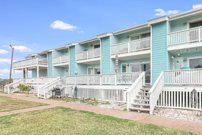 Image de Kontiki Condo! Pool, Pier, Boat Slips, Boat Launch, Bbq, Tennis, Pickle Ball!