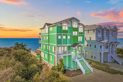 Image de Summer Savings- Premier Soundfront Dog Friendly w/ Pool, Hot Tub, Elevator, More