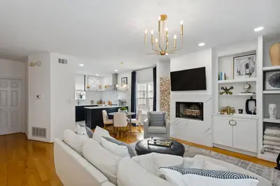 Image de Downtown Pensacola Townhome | Walk to Dining, Courtyard & Private Deck