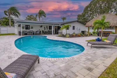 Image de Pet-Friendly 3-Bed Home with Heated Pool & Tiki Bar