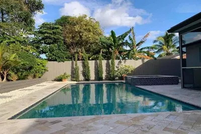 Image de Retreat with  Salt Water Heated Pool & Spa. Summer  Available!