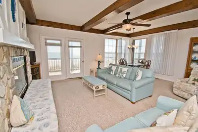 Image de Ocean Reef 4-B1, Oceanfront Condo in Emerald Isle, Nc!