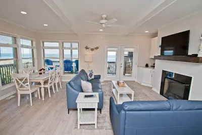 Image de Ocean Reef 9-A1, Oceanfront Condo in Emerald Isle, Nc!
