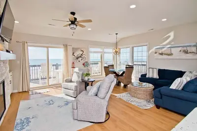 Image de Ocean Reef 9-B2, Oceanfront Condo in Emerald Isle, Nc!