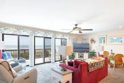 Image de Ocean Terrace #2, Oceanfront Condo in Pine Knoll Shores, Nc!
