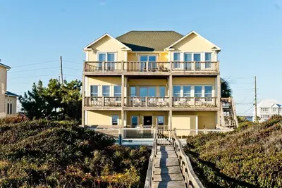 Image de Patty's Beach House, Oceanfront House in Emerald Isle, Nc!