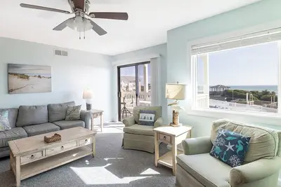Image de Pebble Beach A-204, Oceanfront Condo in Emerald Isle, Nc!