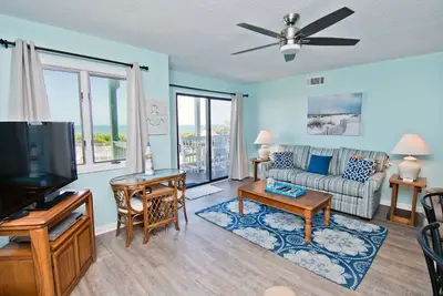 Image de Pebble Beach A-205, Oceanfront Condo in Emerald Isle, Nc!