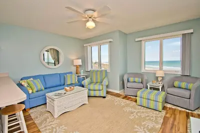 Image de Pebble Beach A-301, Oceanfront Condo in Emerald Isle, Nc!