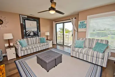 Image de Pebble Beach D-106, Oceanfront Condo in Emerald Isle, Nc!