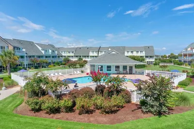 Image de Pebble Beach F-205, Oceanside Condo in Emerald Isle, Nc!
